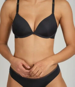 The Deep V No-Wire Push-Up: Jet Black