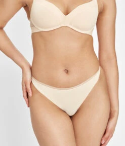Outlet No Wire Bras Store -Outlet No Wire Bras Store 2 on model front1 no show thong toasted almond