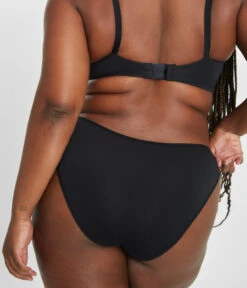 The All-Day Bikini: Jet Black -Outlet No Wire Bras Store 3 on model back all day bikini jet black