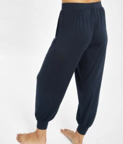 The All-Day Jogger: Midnight Navy -Outlet No Wire Bras Store 3 on model back all day jogger navy
