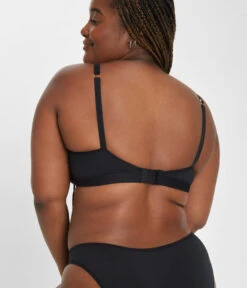 The All-Day No-Wire Push-Up: Jet Black -Outlet No Wire Bras Store 3 on model back all day no wire push up jet black