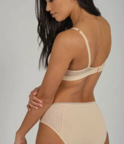 The Deep V No-Wire Push-Up: Toasted Almond -Outlet No Wire Bras Store 3 on model back deep v nwpu toasted almond