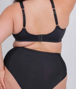 The Minimizer Bra: Jet Black -Outlet No Wire Bras Store 3 on model back minimizer jet black