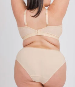 The Palm Lace Busty Bralette: Toasted Almond -Outlet No Wire Bras Store 3 on model back palm lace busty bra toasted almond