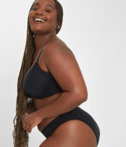 The All-Day T-Shirt Bra: Jet Black -Outlet No Wire Bras Store 3 on model front2 all day t shirt bra jet black