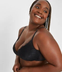 The Lace No-Wire Push-Up: Jet Black -Outlet No Wire Bras Store 3 on model front2 lace no wire push up jet black