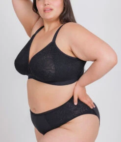 The Palm Lace Busty Bralette: Jet Black -Outlet No Wire Bras Store 3 on model side palm lace busty bra jet black