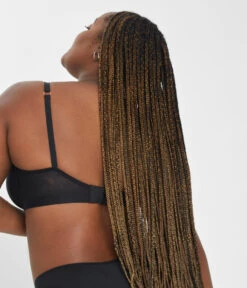 The All-Day T-Shirt Bra: Jet Black -Outlet No Wire Bras Store 4 on model back all day t shirt bra jet black