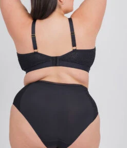 The Palm Lace Busty Bralette: Jet Black -Outlet No Wire Bras Store 4 on model back palm lace busty bra jet black