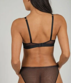 The Deep V No-Wire Push-Up: Jet Black -Outlet No Wire Bras Store 4 on model back1 deep v nwpu jet black