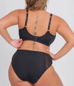 The Smooth Lace Minimizer Bra: Jet Black -Outlet No Wire Bras Store 5 on model back1 smooth lace minimizer jet black