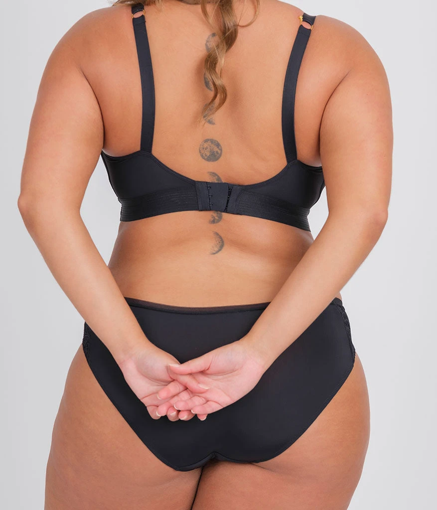 The Spacer Bra: Jet Black 10 The Spacer Bra: Jet Black - Image 10